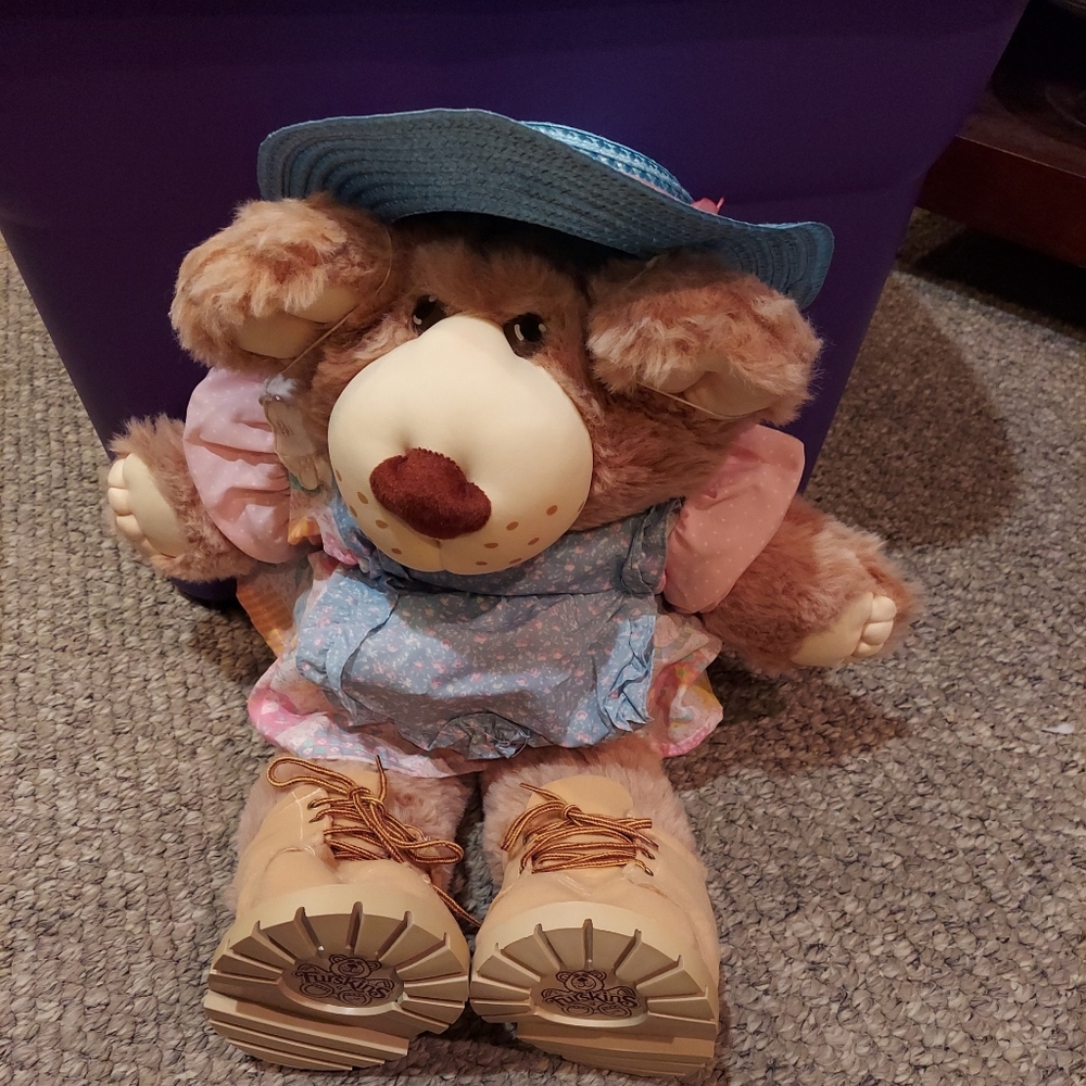 1986 FURSKINS 24” HATTIE THE PIE BAKER - Xavier Ro